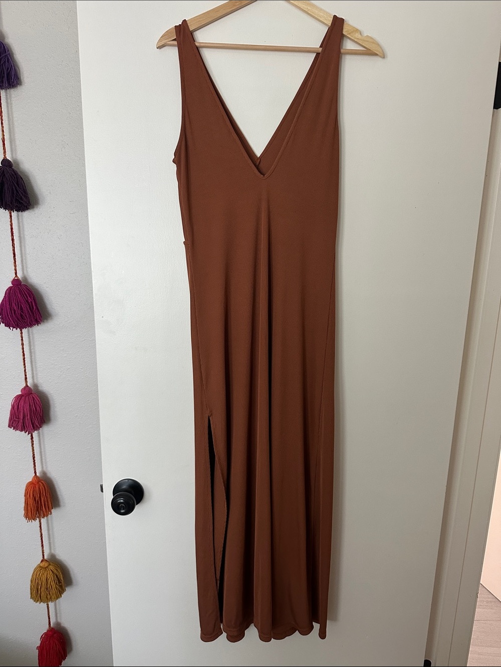 Victoria's Secret Rust Brown V-Neck Ribbed Maxi Dress - Picture 4 of 7